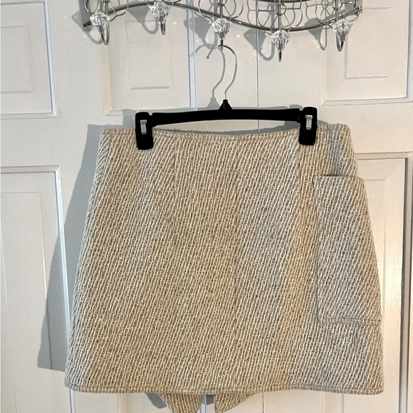 NWOT H & M Silk-Blend Fully-Lined Wrapover Skirt with Large Side Pocket Size: 10 - Picture 3 of 12